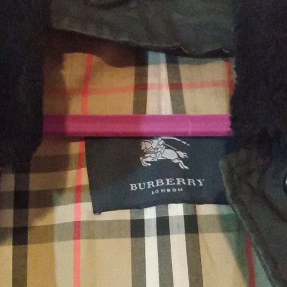 Women's Burberry raincoat with detachable faux fur collar - Picture 2 of 5